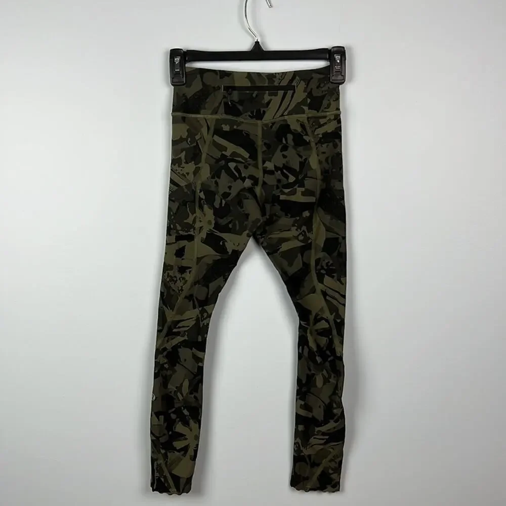 Lululemon Athletica Tight Stuff Camo Cropped Leggings size 2